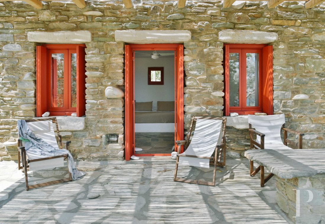 Three former sheepfolds united by a beautiful spirit by the sea in Tinos, the Cyclades - photo  n°24